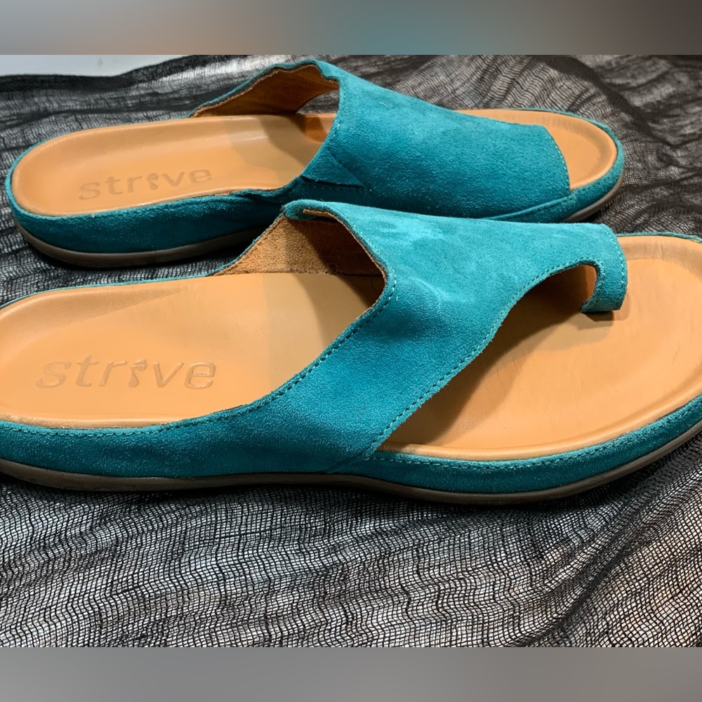 Strive Teal Capri II